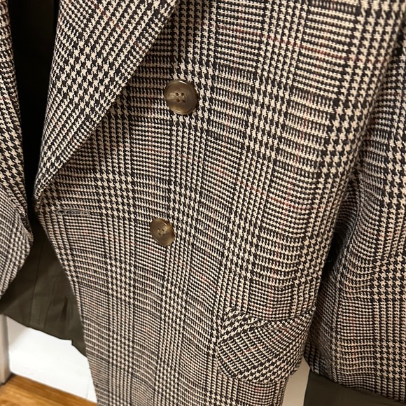 Classic Brown Plaid Woman’s Blazer - Picture 4 of 4
